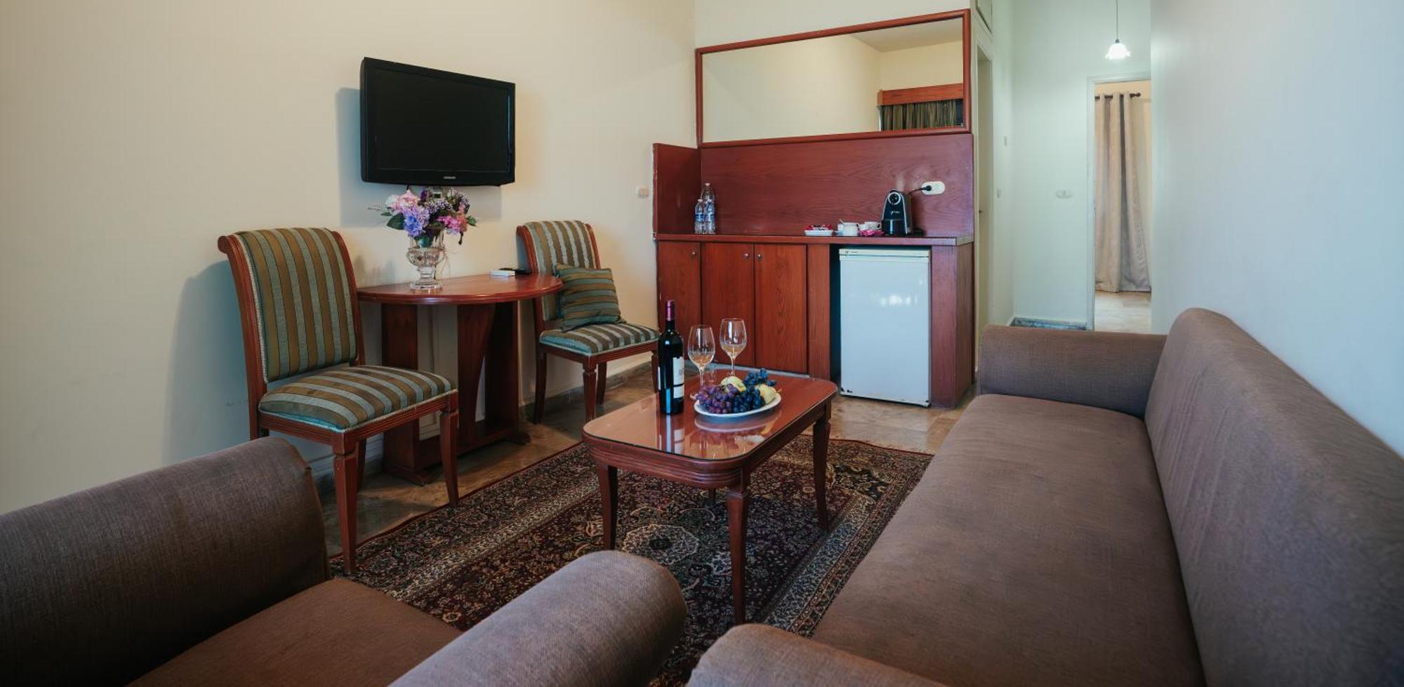 Holiday Suites Hotel & Beach Resort จูนิเย ภายนอก รูปภาพ