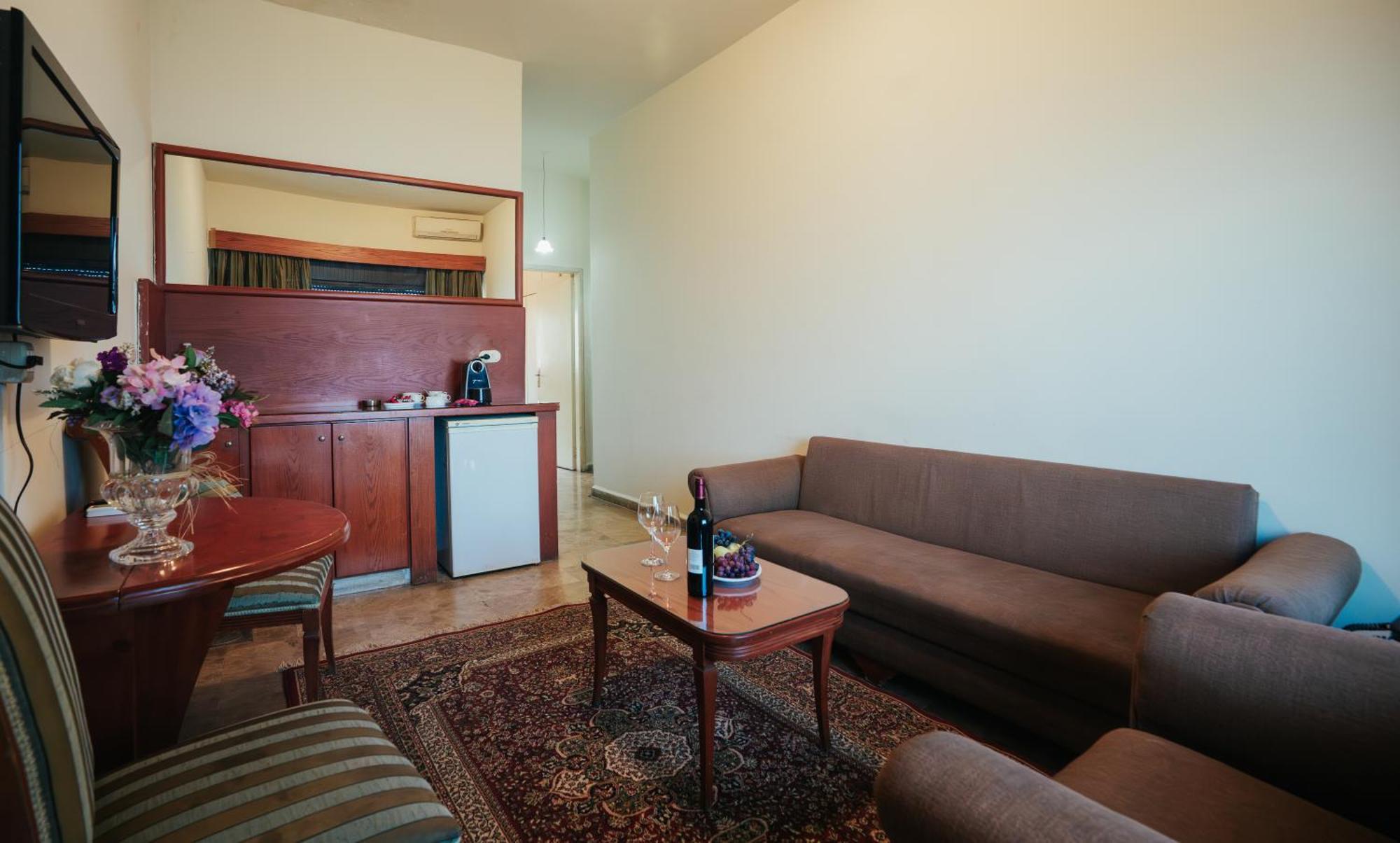 Holiday Suites Hotel & Beach Resort จูนิเย ภายนอก รูปภาพ