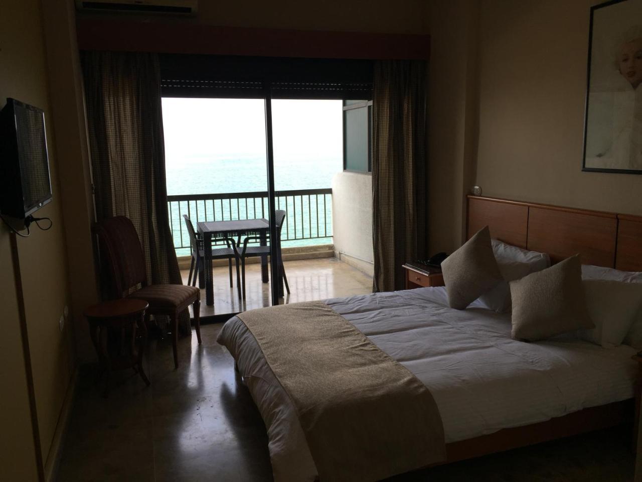Holiday Suites Hotel & Beach Resort จูนิเย ภายนอก รูปภาพ