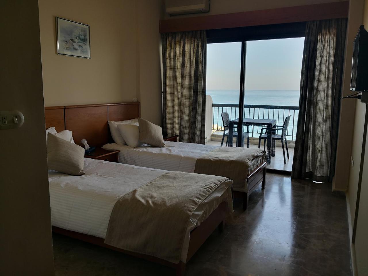 Holiday Suites Hotel & Beach Resort จูนิเย ภายนอก รูปภาพ