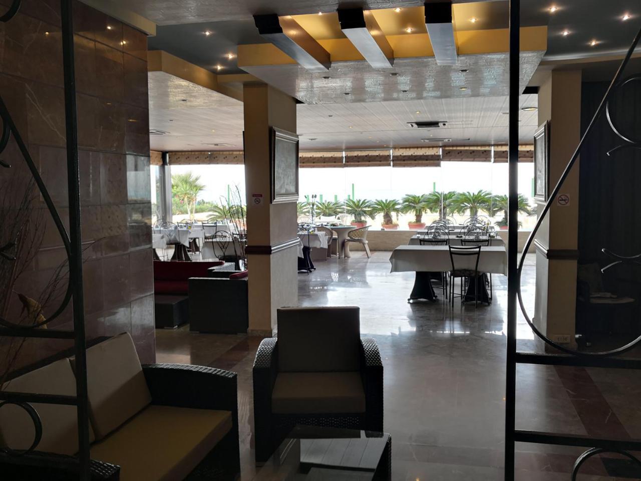 Holiday Suites Hotel & Beach Resort จูนิเย ภายนอก รูปภาพ
