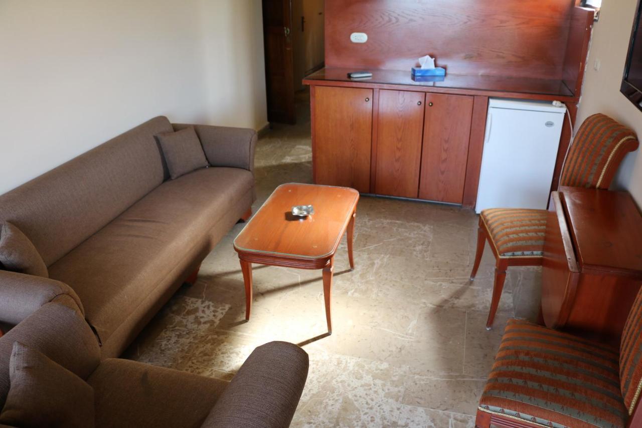 Holiday Suites Hotel & Beach Resort จูนิเย ภายนอก รูปภาพ
