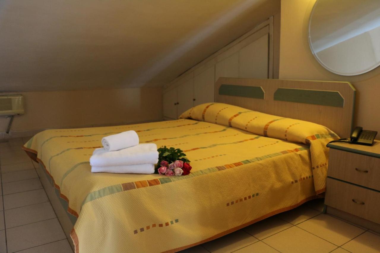 Holiday Suites Hotel & Beach Resort จูนิเย ภายนอก รูปภาพ