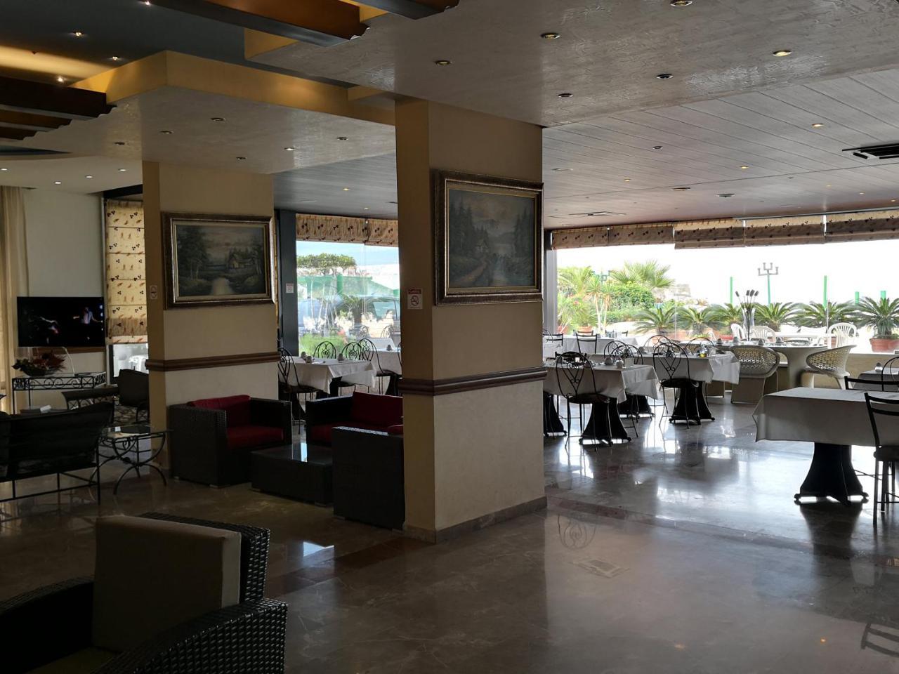 Holiday Suites Hotel & Beach Resort จูนิเย ภายนอก รูปภาพ