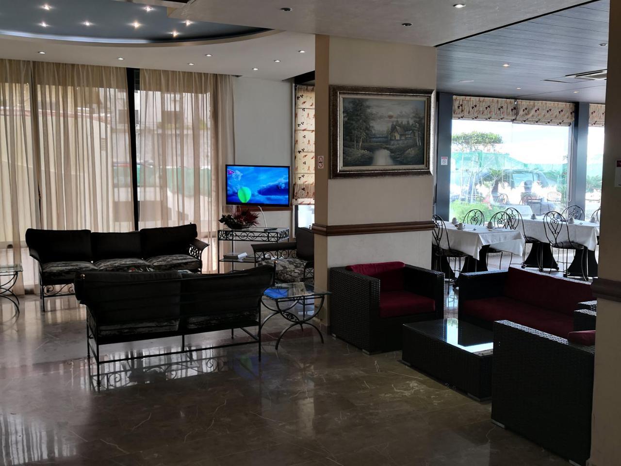 Holiday Suites Hotel & Beach Resort จูนิเย ภายนอก รูปภาพ